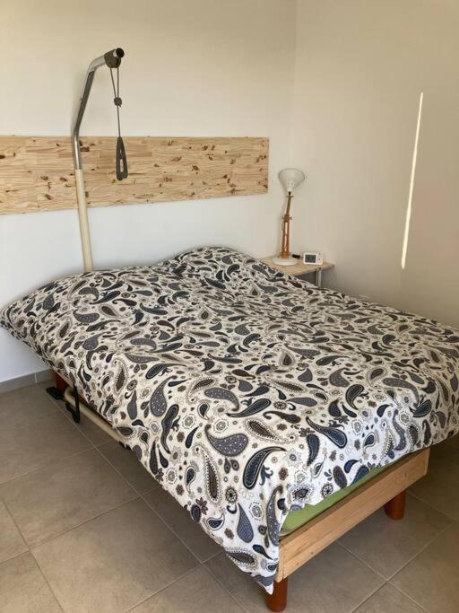 Appartement Rdc Avec Parking Prive La Fare-les-Oliviers Екстериор снимка