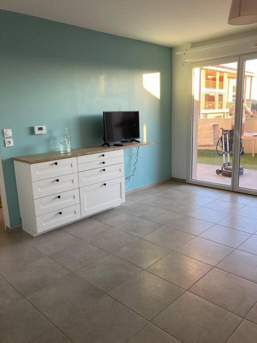 Appartement Rdc Avec Parking Prive La Fare-les-Oliviers Екстериор снимка